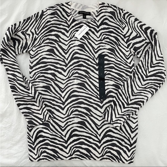 Banana Republic Zebra Sweater - Picture 5 of 6